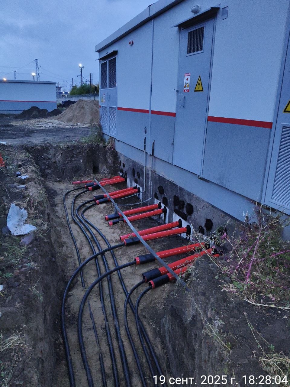 Прокладка силовых кабелей в траншее с вводом в комплектную трансформаторную подстанцию